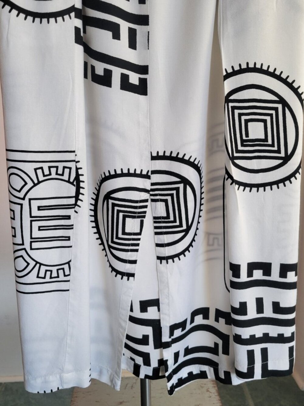 AS*HRO-Bohemian White Elasticized Long Skirt w/Side Pockets & Ethnic Prints- XXL - Picture 8 of 8